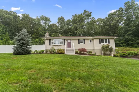 22 Hickory Ln, Shelton, CT 06484