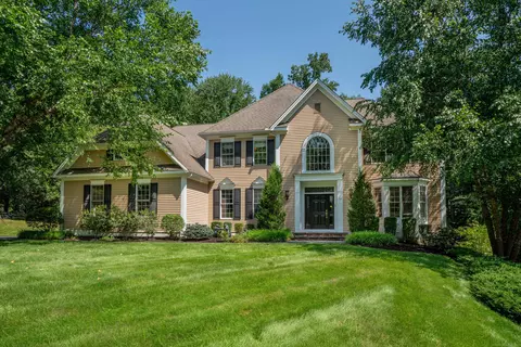 32 Pheasant Chase, West Hartford, CT 06117