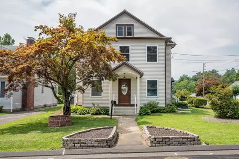 33 Zipp Ave, Bristol, CT 06010