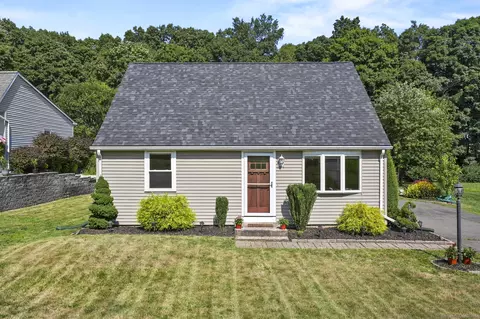212 Curtiss St, Southington, CT 06489