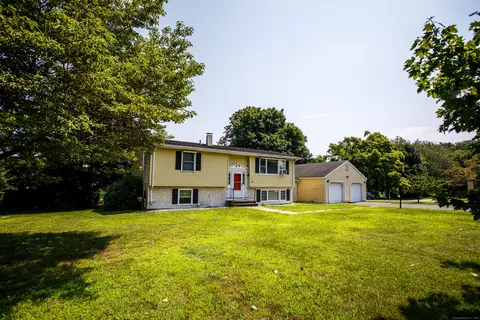 29 Caribou Dr, Norwich, CT 06360