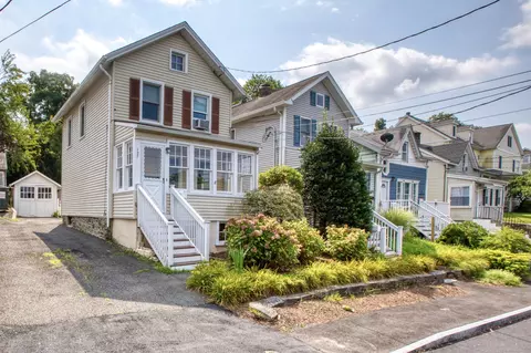 127 Henry St, Greenwich, CT 06830