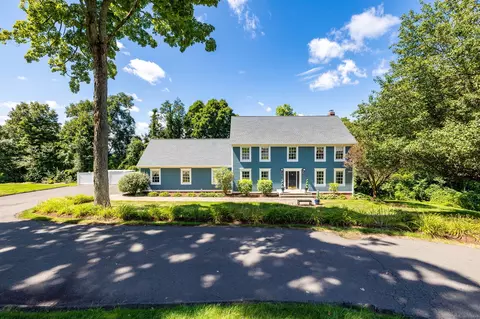 35 Forest Hills Dr, Farmington, CT 06032