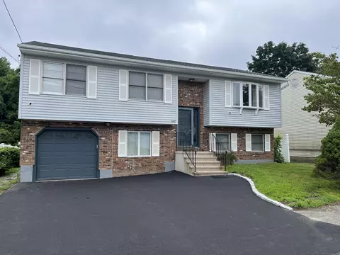 102 Madera Dr, Waterbury, CT 06704