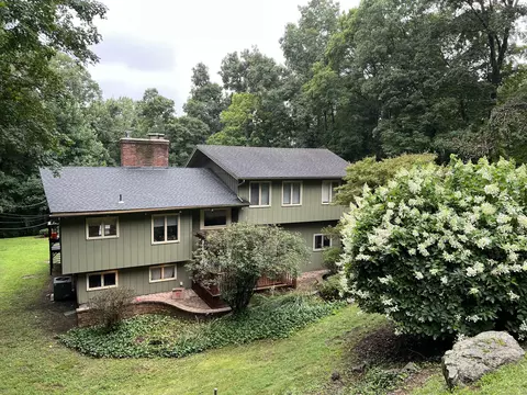 104 Linsley Lake Rd, Branford, CT 06405