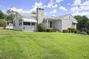 50 Linksview Pl, Stratford, CT 06614