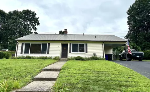 39 Coolidge St, Windsor Locks, CT 06096