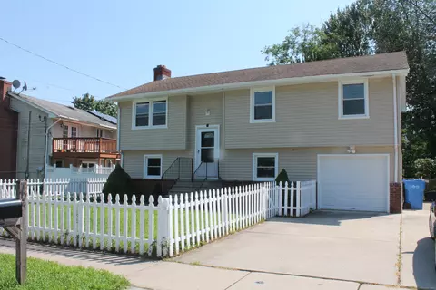 105 Cardo Rd, Hamden, CT 06517