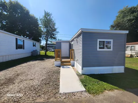 525 E Main St #TRLR 40, Branford, CT 06405