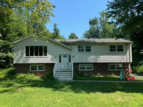 1 Leighton Ct, North Haven, CT 06473