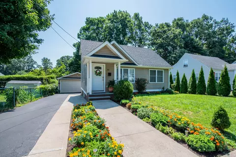 81 Heather Ln, New Britain, CT 06053