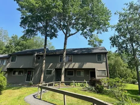 31 Woods Way #31, Woodbury, CT 06798