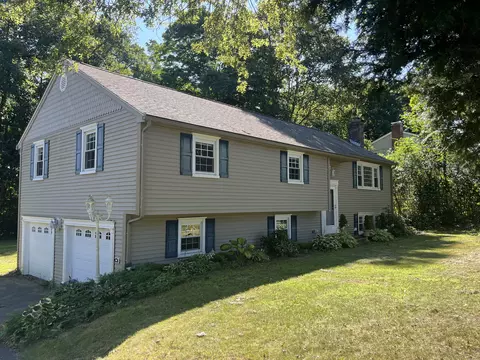10 Laurel Wood Rd, North Stonington, CT 06359