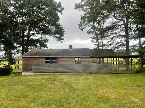 8 Shore Grove Rd, Clinton, CT 06413