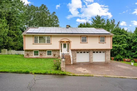 156 White Birch Dr, Waterbury, CT 06708
