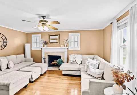 66 Wright Rd, Wethersfield, CT 06109