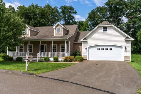 18 Hunt Glen Dr #18, Granby, CT 06035