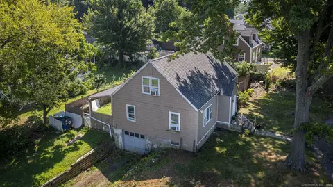 2252 Broadbridge Ave, Stratford, CT 06614