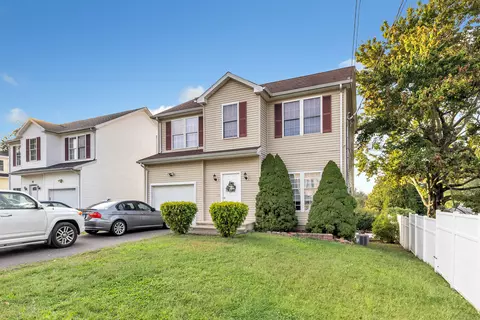 11 Cranston Ave, Shelton, CT 06484