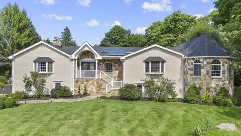 1166 Daniels Farm Rd, Trumbull, CT 06611