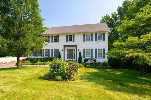 32 Fairmount Dr, Danbury, CT 06811