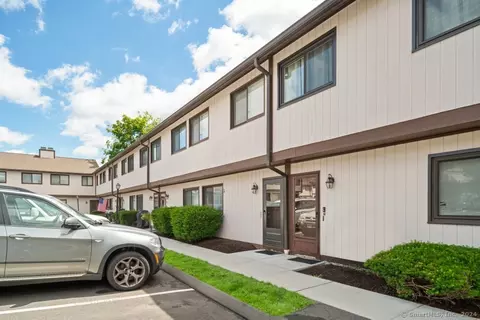 27 Crows Nest Ln #7L, Danbury, CT 06810