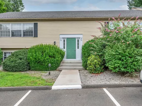 30 Brantwood Dr #30, Madison, CT 06443