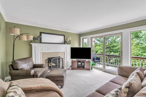 123 Library Ln #123, Simsbury, CT 06070