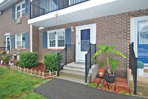 16 Woodridge Dr #16, Cheshire, CT 06410