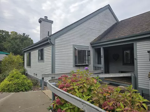 11 Sweetbriar Ln #11, Avon, CT 06001
