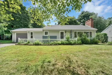 425 Cedar St, Newington, CT 06111