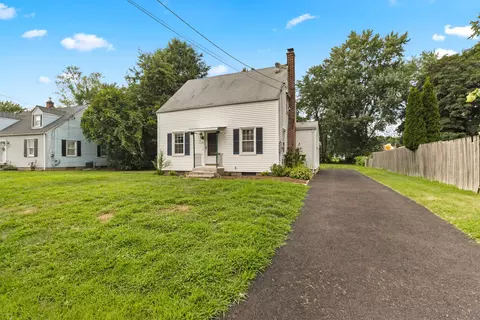 15 Ahern Ave, Windsor Locks, CT 06096