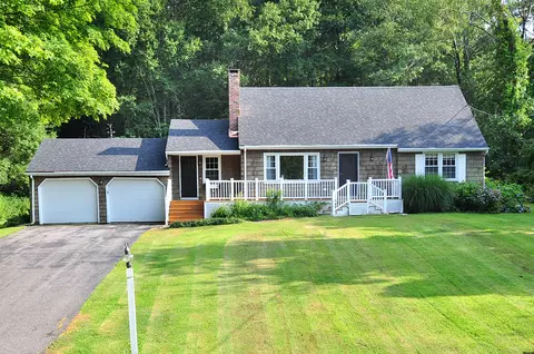 19 Oak Lawn Dr, Barkhamsted, CT 06063