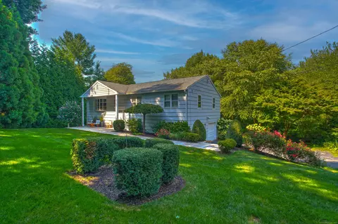 7 Grove Pt Rd, Westport, CT 06880