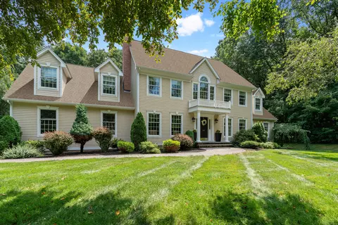 102 White Sail Dr, Southington, CT 06489