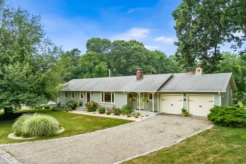 60 Colony Rd, Groton, CT 06340