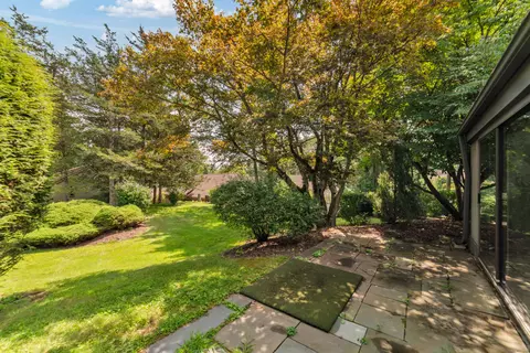 275 Heritage Vlg #B, Southbury, CT 06488