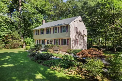 3 Holly Dr, Old Saybrook, CT 06475