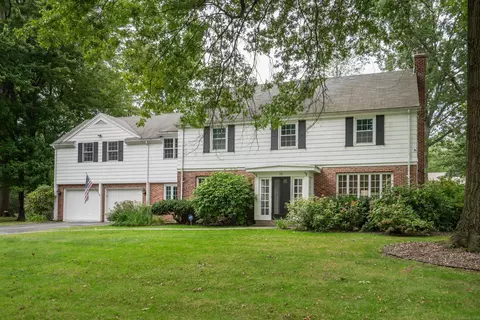 88 Pilgrim Rd, West Hartford, CT 06117