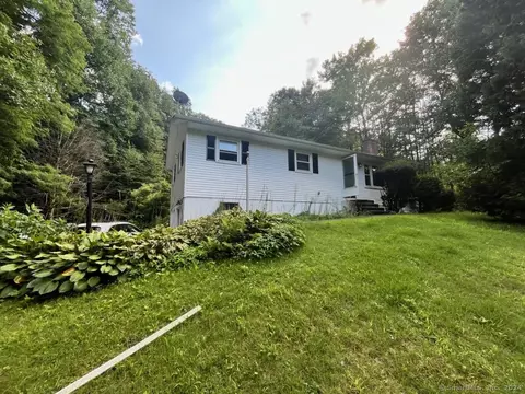 31 Birdsview Ave, New Hartford, CT 06057