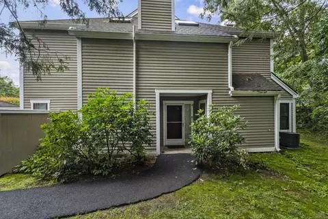 14 Country Walk #14, Shelton, CT 06484