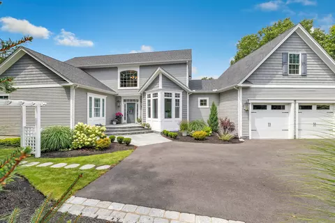 1043 Sperry Rd, Cheshire, CT 06410