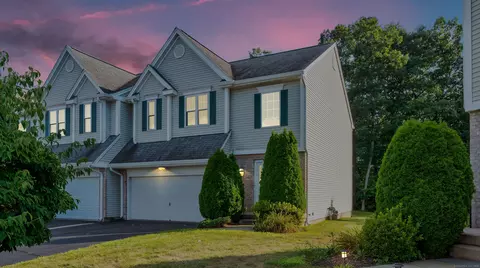 42 Cobblestone Ct #42, Newington, CT 06111