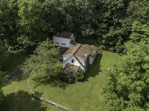 266 New Canaan Rd, Wilton, CT 06897