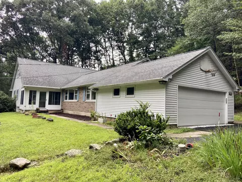1 Beech Mountain Rd, Mansfield, CT 06250