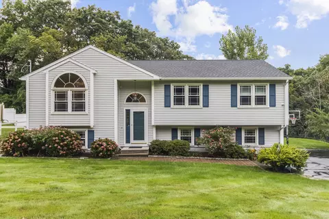 40 Serafin Ct, Hamden, CT 06518