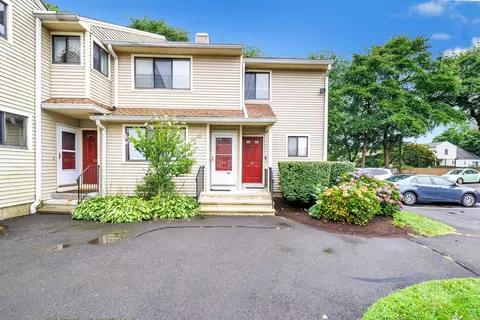 99 Lance Cir #99, Bridgeport, CT 06606