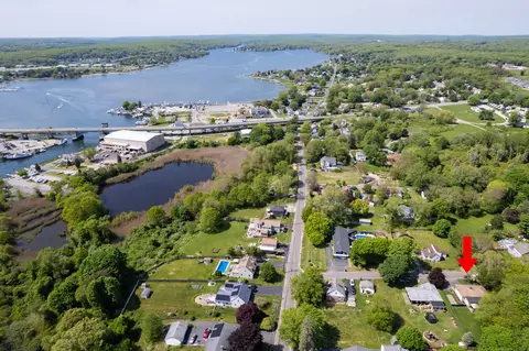 7 Summer Rest Rd, Waterford, CT 06385