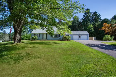 16 Deepwood Rd, Simsbury, CT 06070