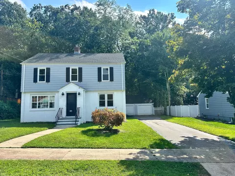 124 Curtis Dr, New Haven, CT 06515
